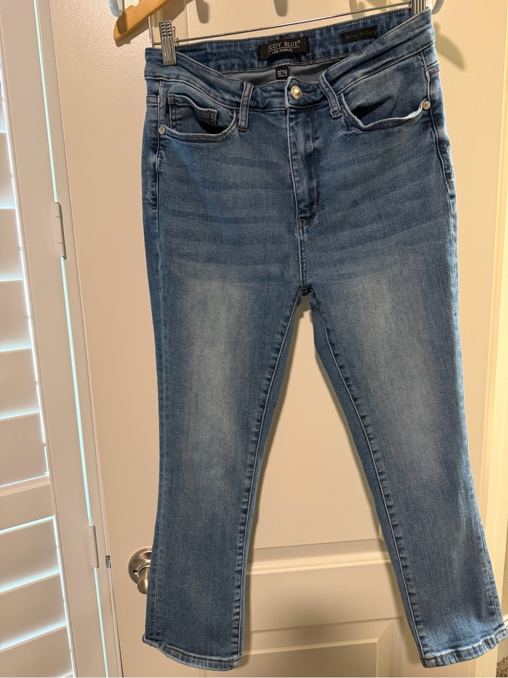 Judy Blue Medium Blue Cropped Skinny Jeans